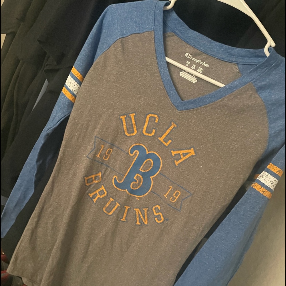 COPY - UCLA Bruins V Neck Size Small